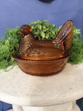 Mosser Westmoreland Mold Amber Glass Hen on Nest Covered Dish Glow